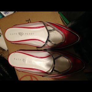 Katy Perry boat flats